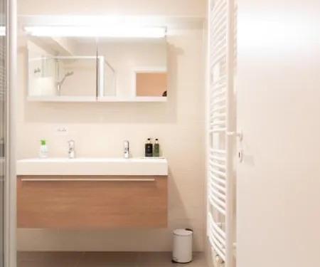 A Bien Venue - Modern Appartement, 50m Van Zee Apartment